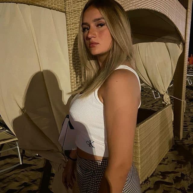 Amina.. Tuzla??/Wien?? Kommentiert geil / Komentarisite! Ko Poznaje inbox, wer sie kennt, dm