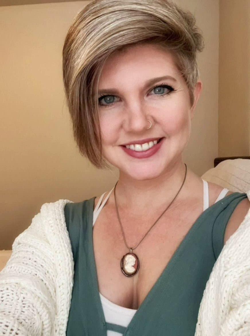 Slutty Skinny Cougar MILF Petite Body And Great Ass