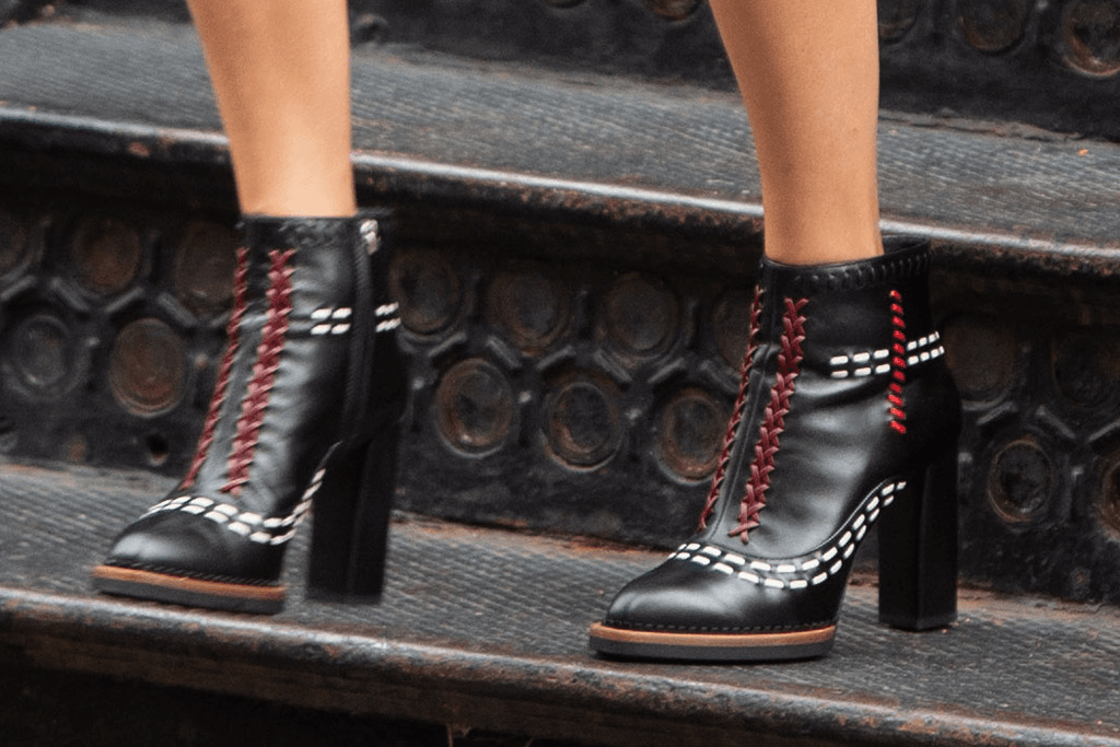 Click to view full size Taylor Swift long legs wearing ankle boots