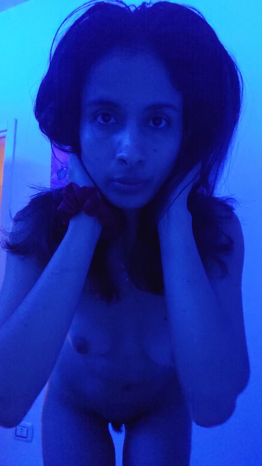 My special and Favorite Color ???? That Necklace Is fucking beaitiful??