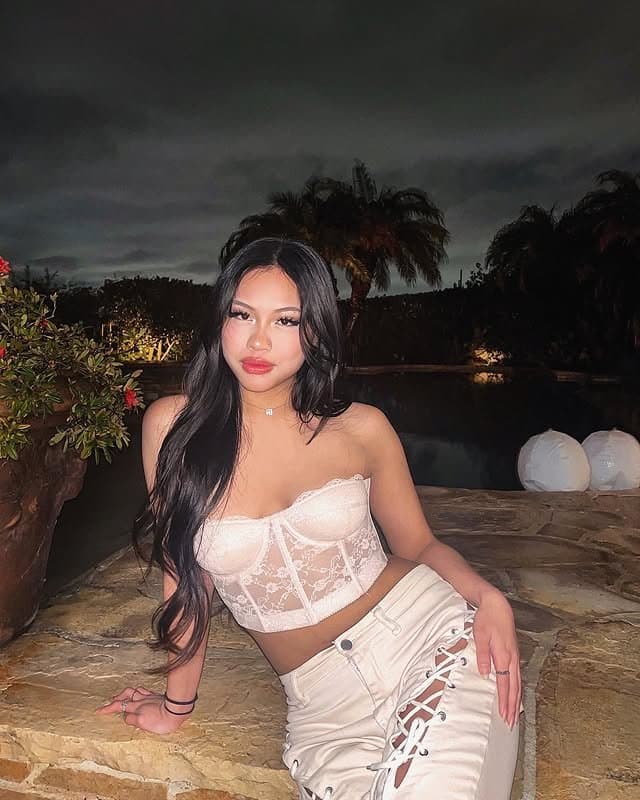 Sexy phat ass ABG teen Noelle