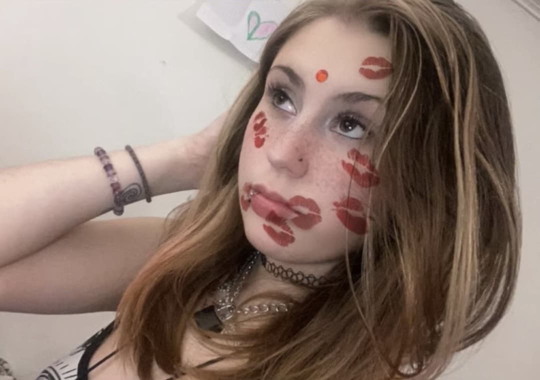 Look at my IRLs tight little teen tummy NNGGHHHH degrade this petite little goth slut