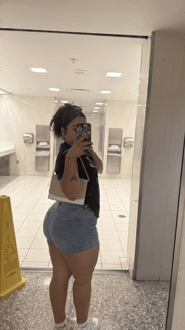 Yeni from Virginia. Chubby Latina baby she has a fat ass. Who has her nudes