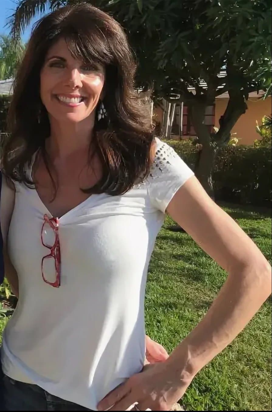 Dee and Alessandra (Mother/Daughter)(Bikini)