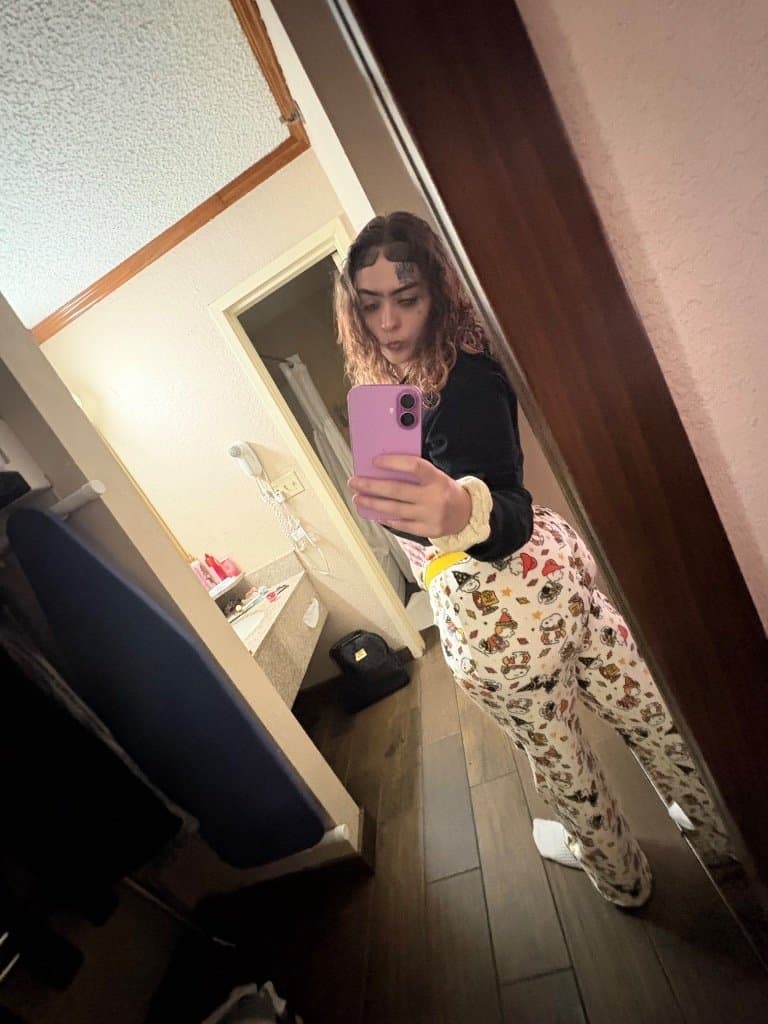 Big booty white girl sister left phone unlocked