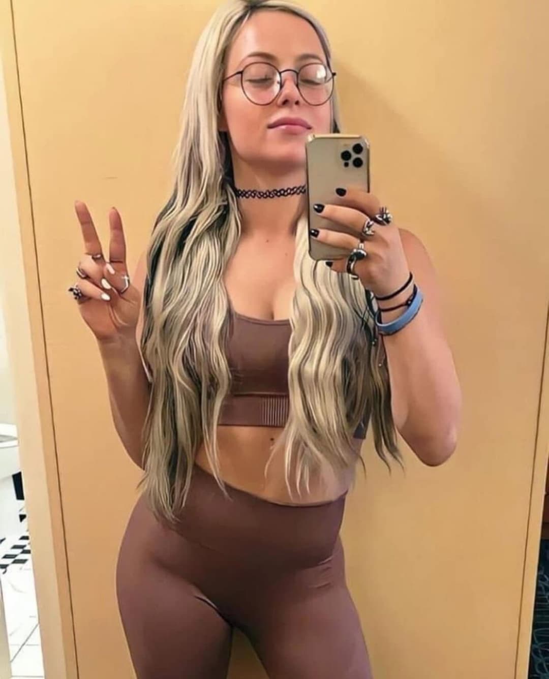 Cute & sexy Wrestling lady ??
