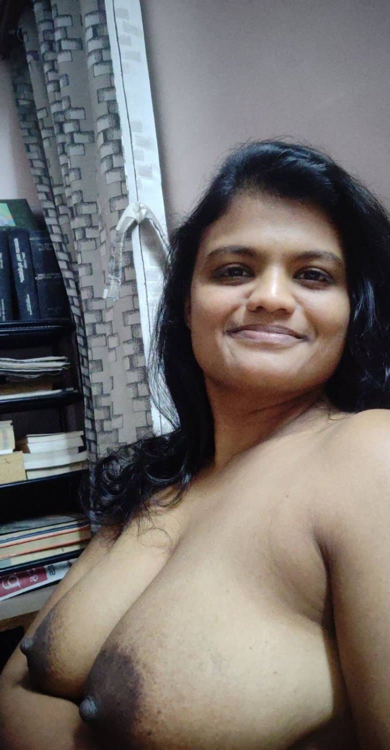 Famous Indian Webslut Likes to Show Off