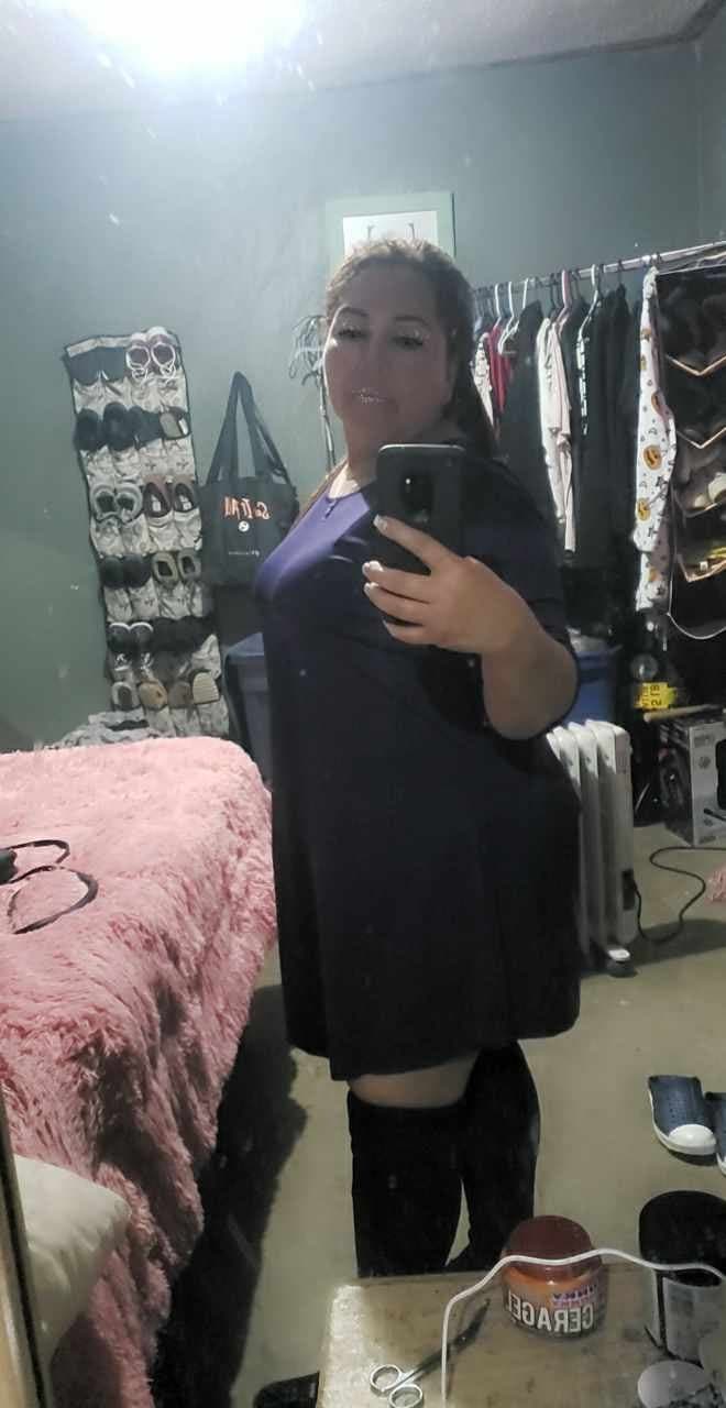 Mi madrastra por andar de puta le destrozaron el culo,el desconocido la obligó a tener anal