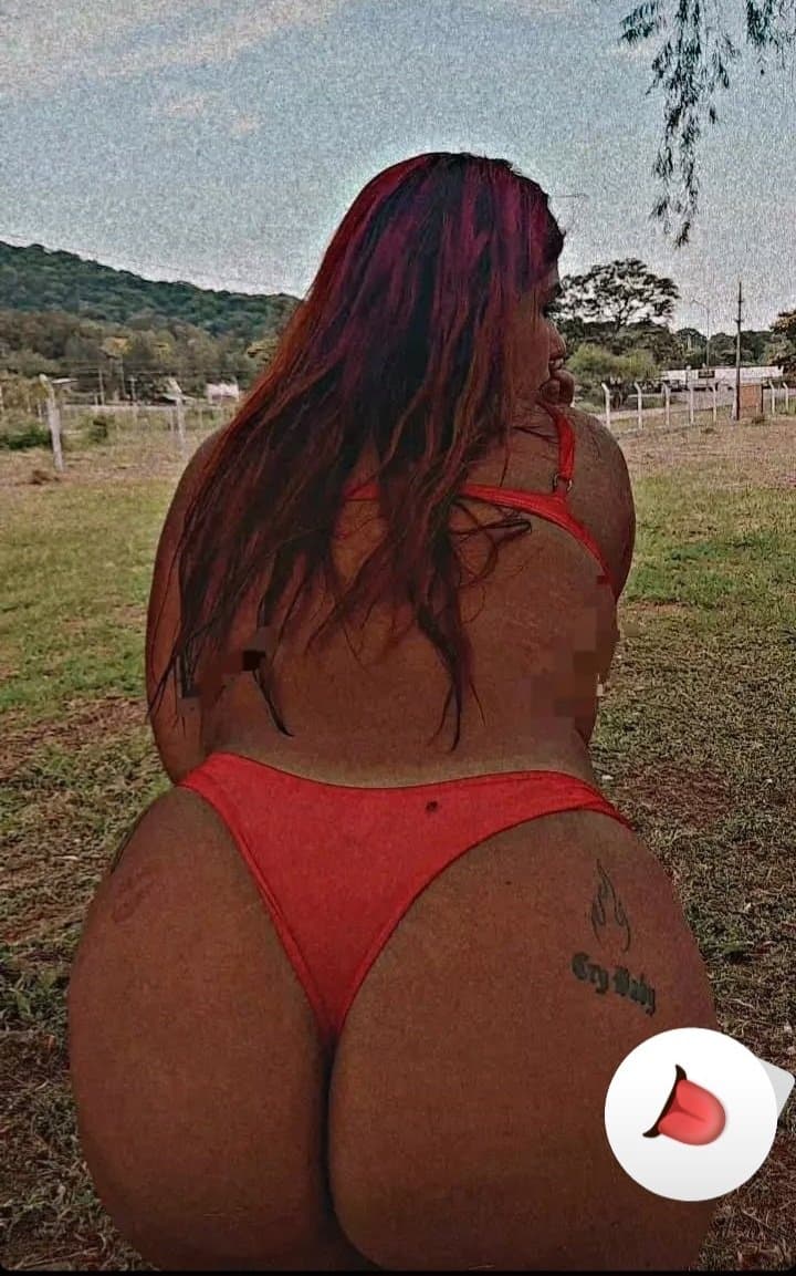 Gordi buena con cara angelical y con tremenda cola