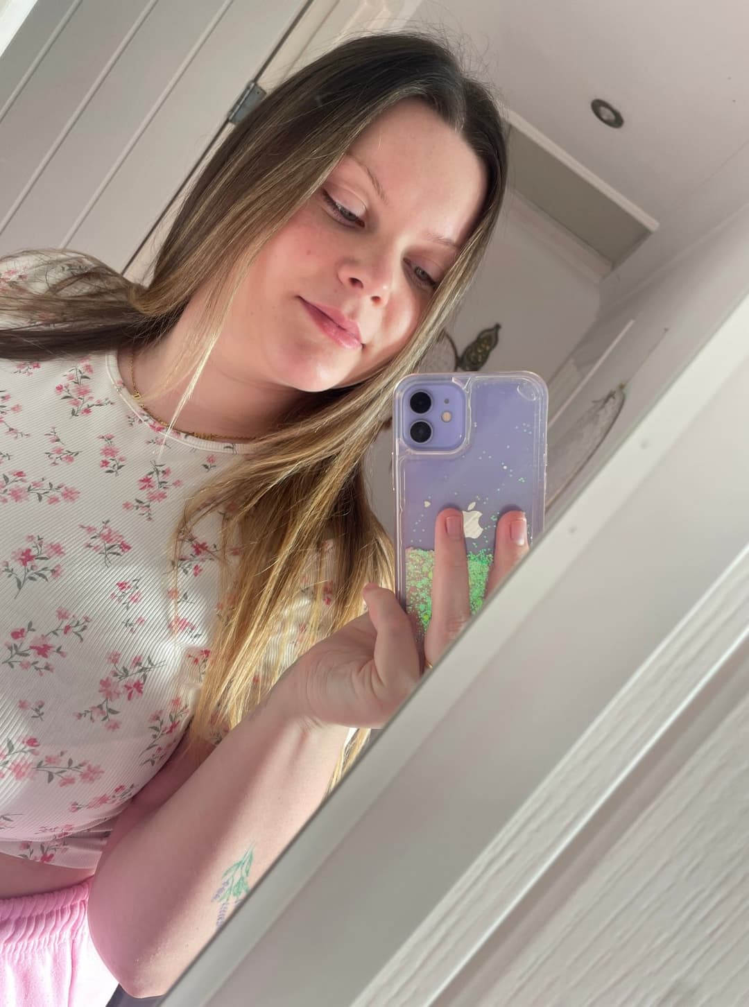 Get nasty with my shaved swollen pregnant cunt Honey