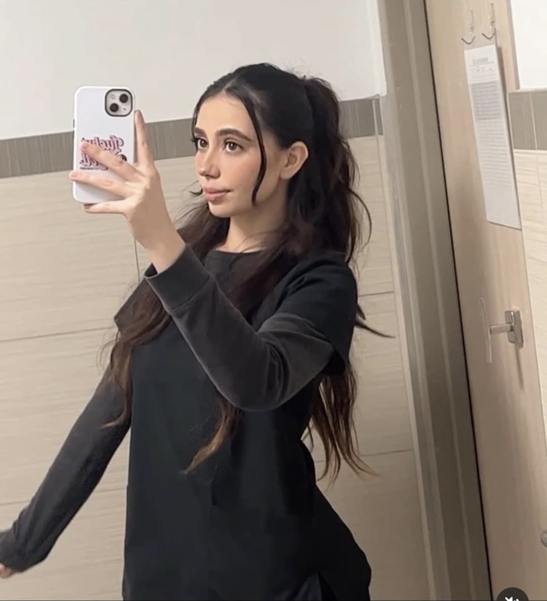 La putita de Nikky es una chica muy guapa y caliente