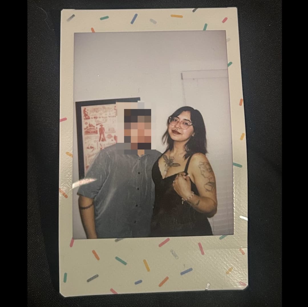 Sexy Chicago Latina emo slut ??????she deserves a good fuck lol anybody got her? Dm