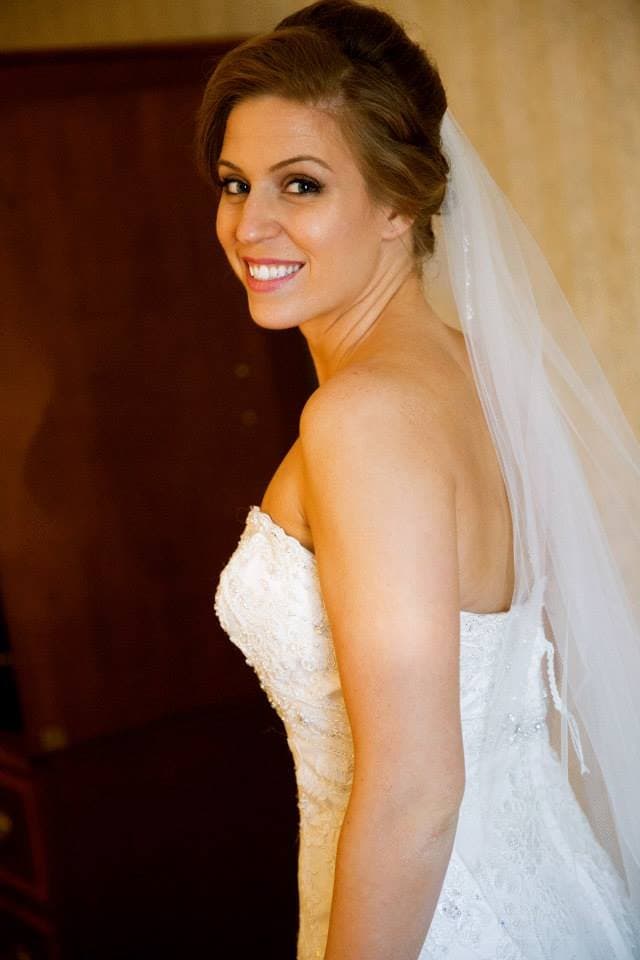 Sexy Burnette milf looking for excitement.