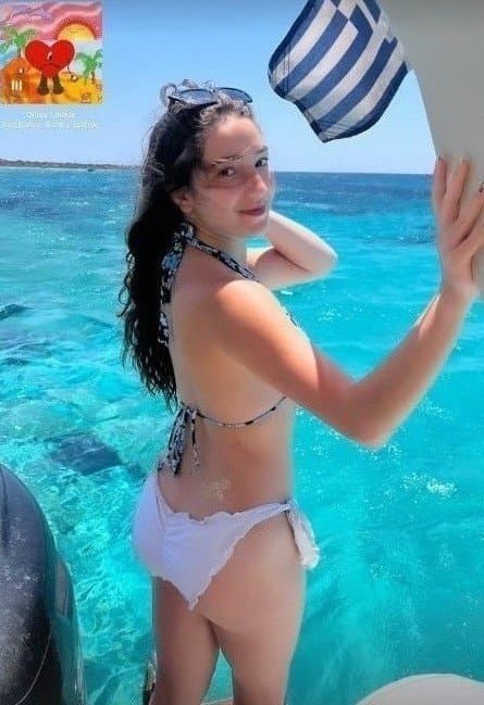 Sexy Teens in Bikinis