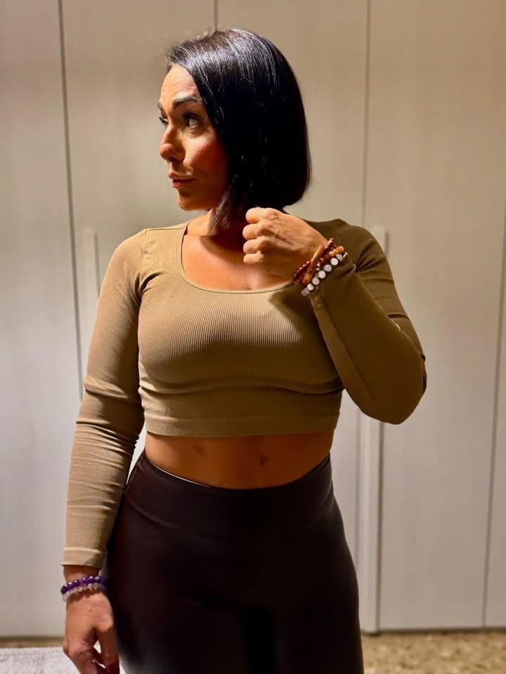 Click to view full size Hotwife in leather leggings