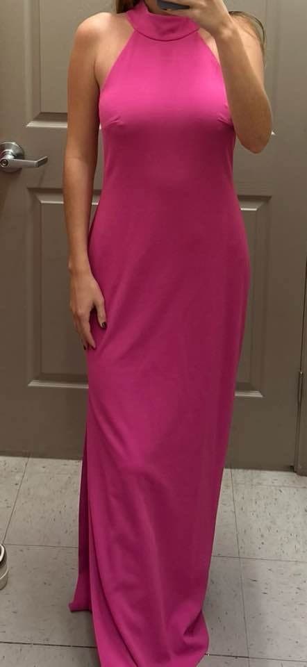 Sexy fit KIK slut show off her body