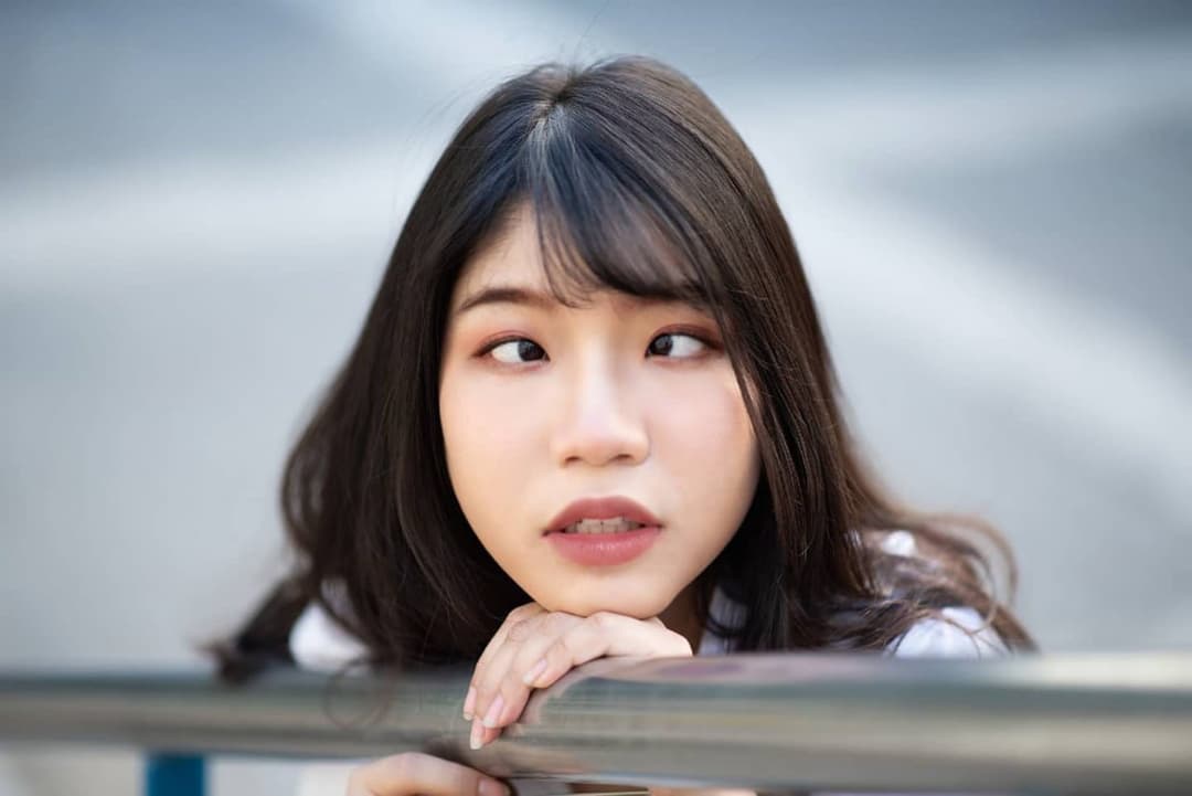 Sexy Big boobs Thai college babe shows her hot and busty body on Instagram