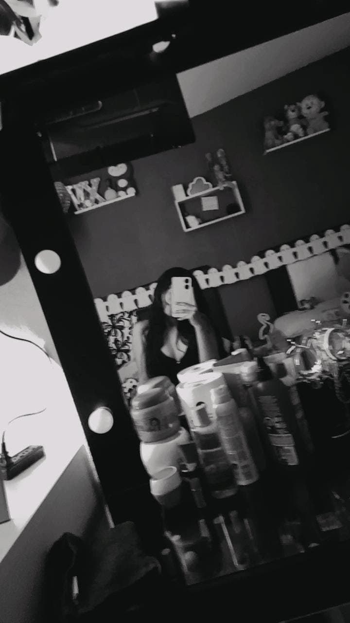 Manden priv si la conocen, me cae mal, es creída yyy busco a su ex mejor amiga para vengarme