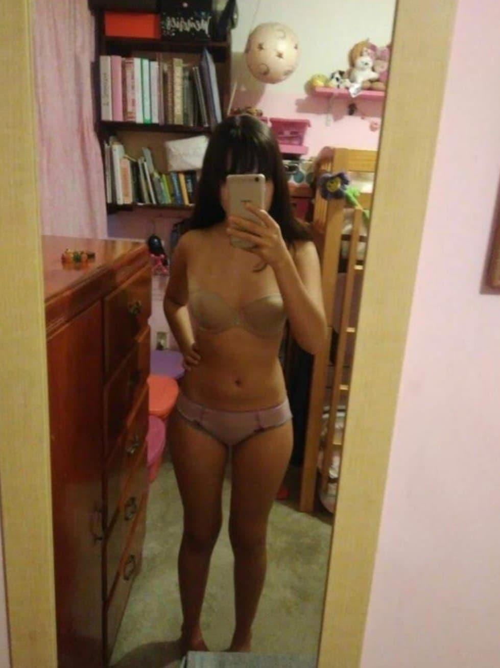 Pack. Argentina ??. Novia de 19 Descuida su Pack y lo Filtran.