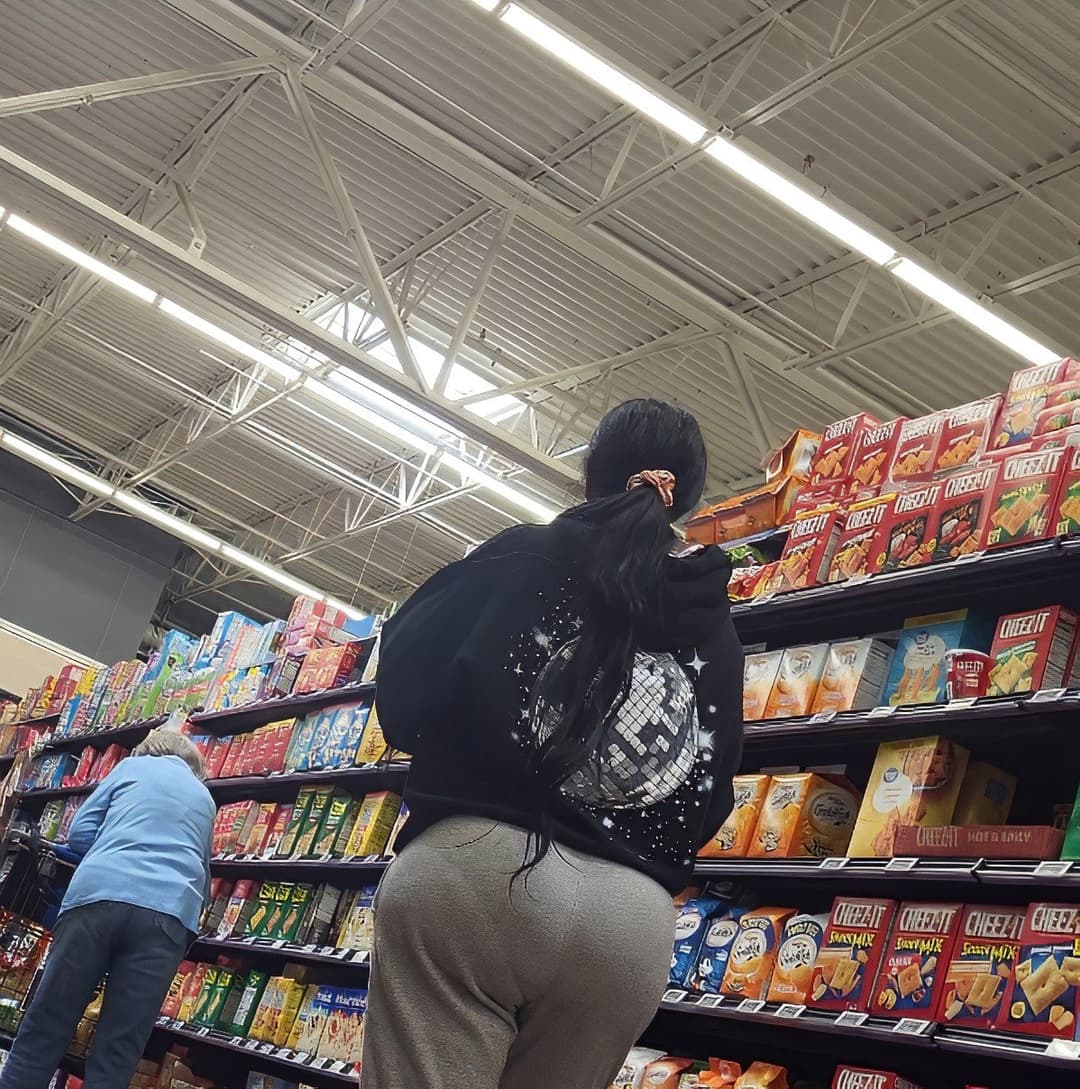 Candid Black woman with PHAT ass (VPL)