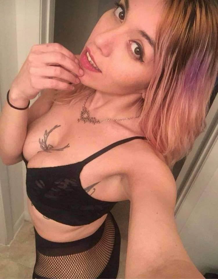 Kim used. Kik sugarbomb111 to be used like her. Girls Dm