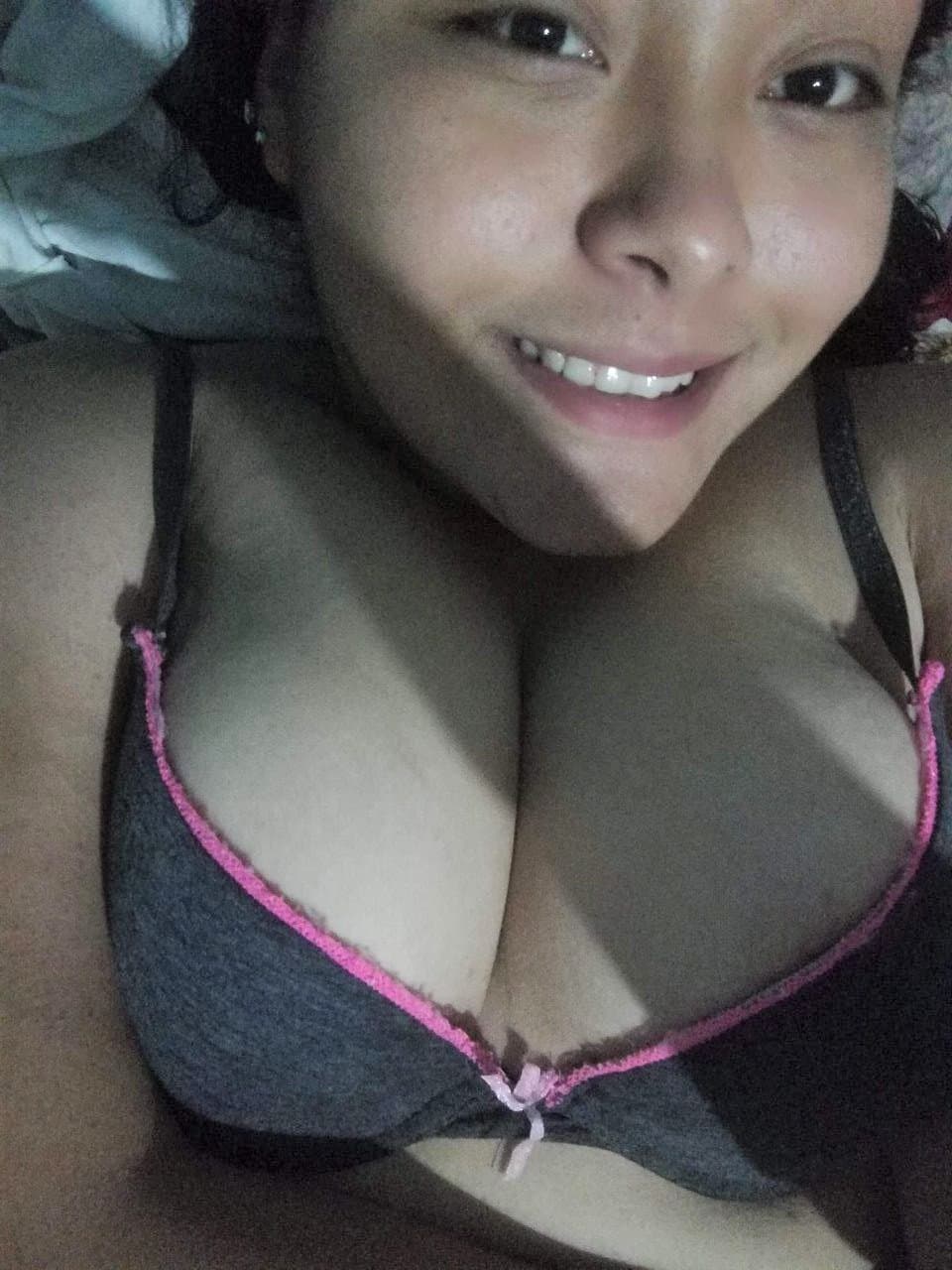 Tan pequeña y tan inocente putita