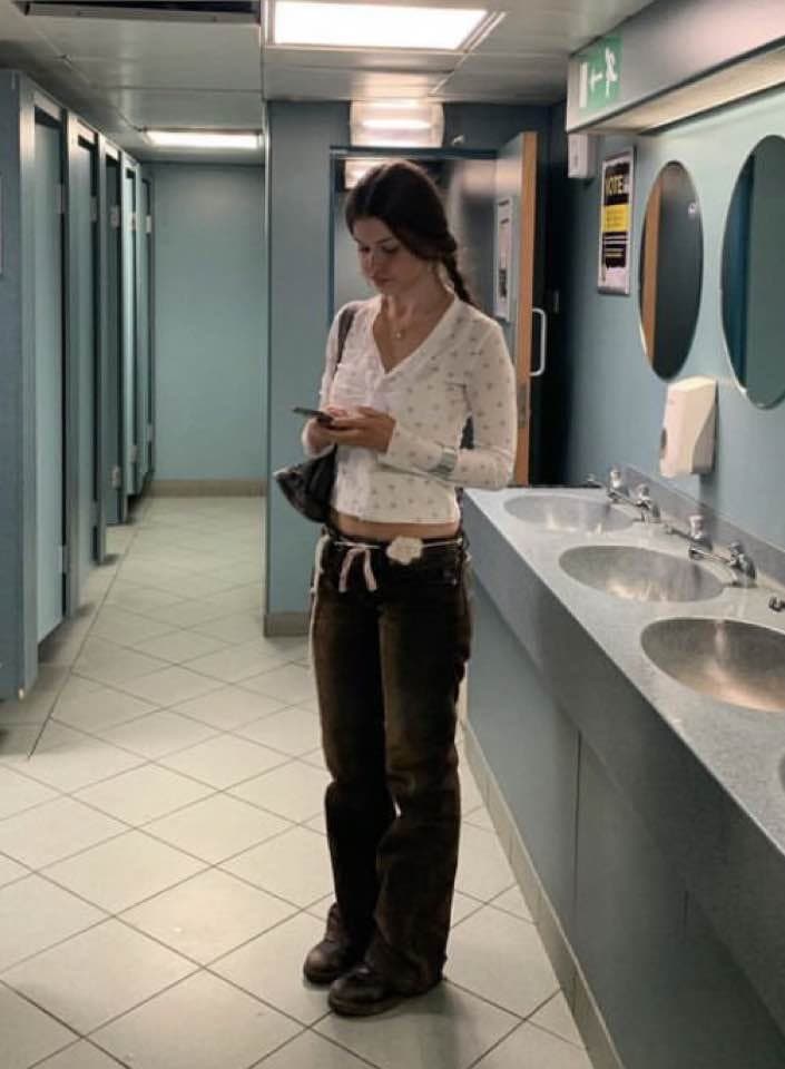 London babe Suzanne Elven