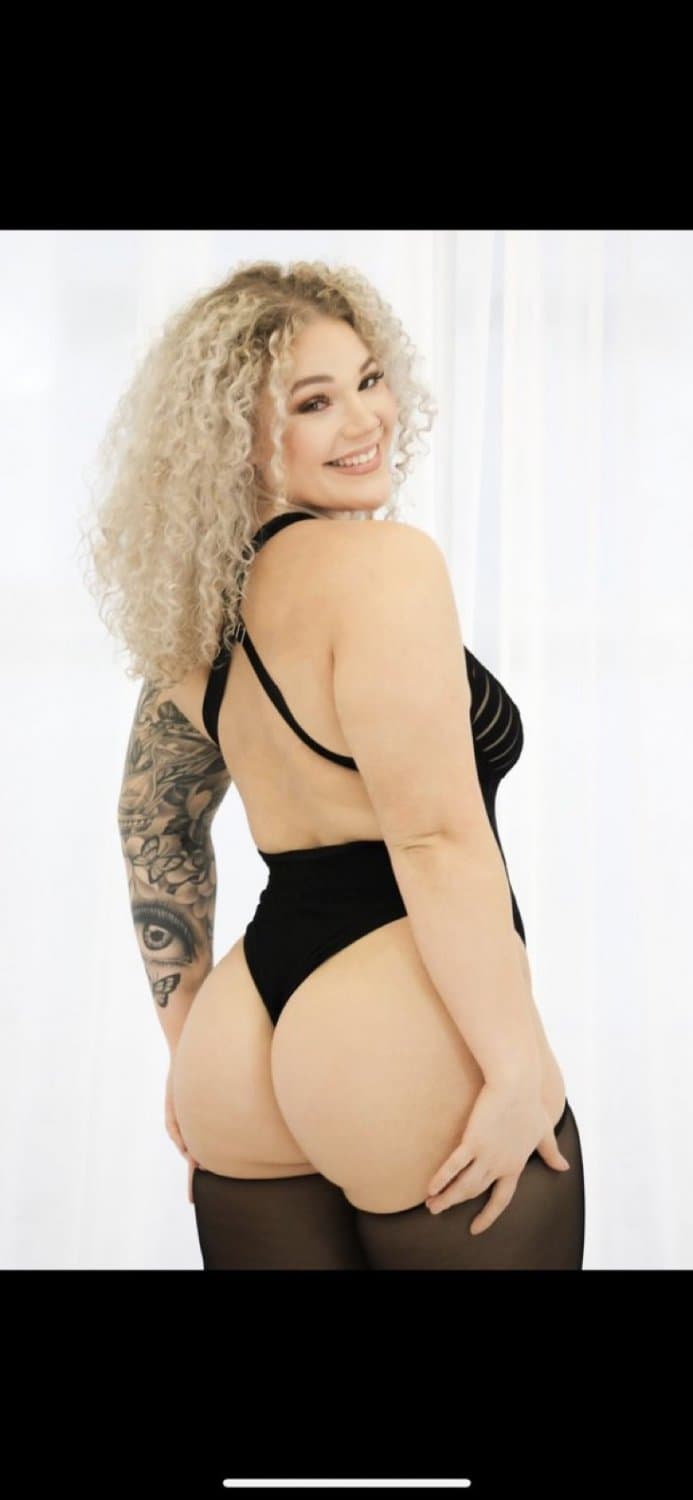 Thick Lightskin Desirea