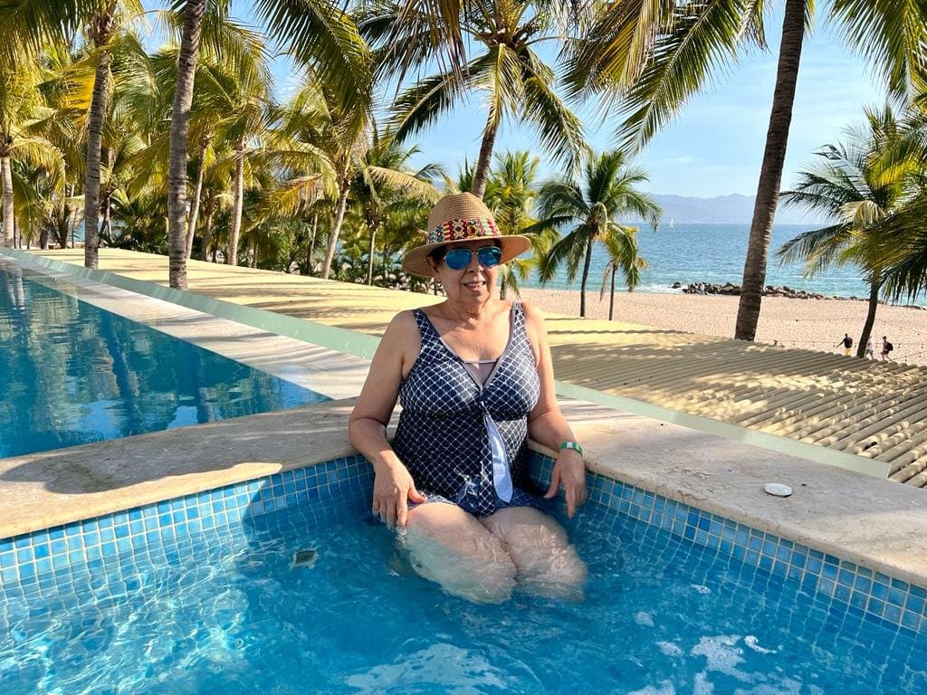 Click to view full size Más de Cristy Sanchez y Lety Cortes