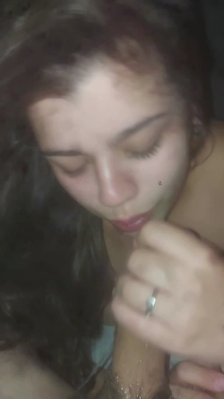 Más de novia insaciable por más vergas quiere me pide un trio