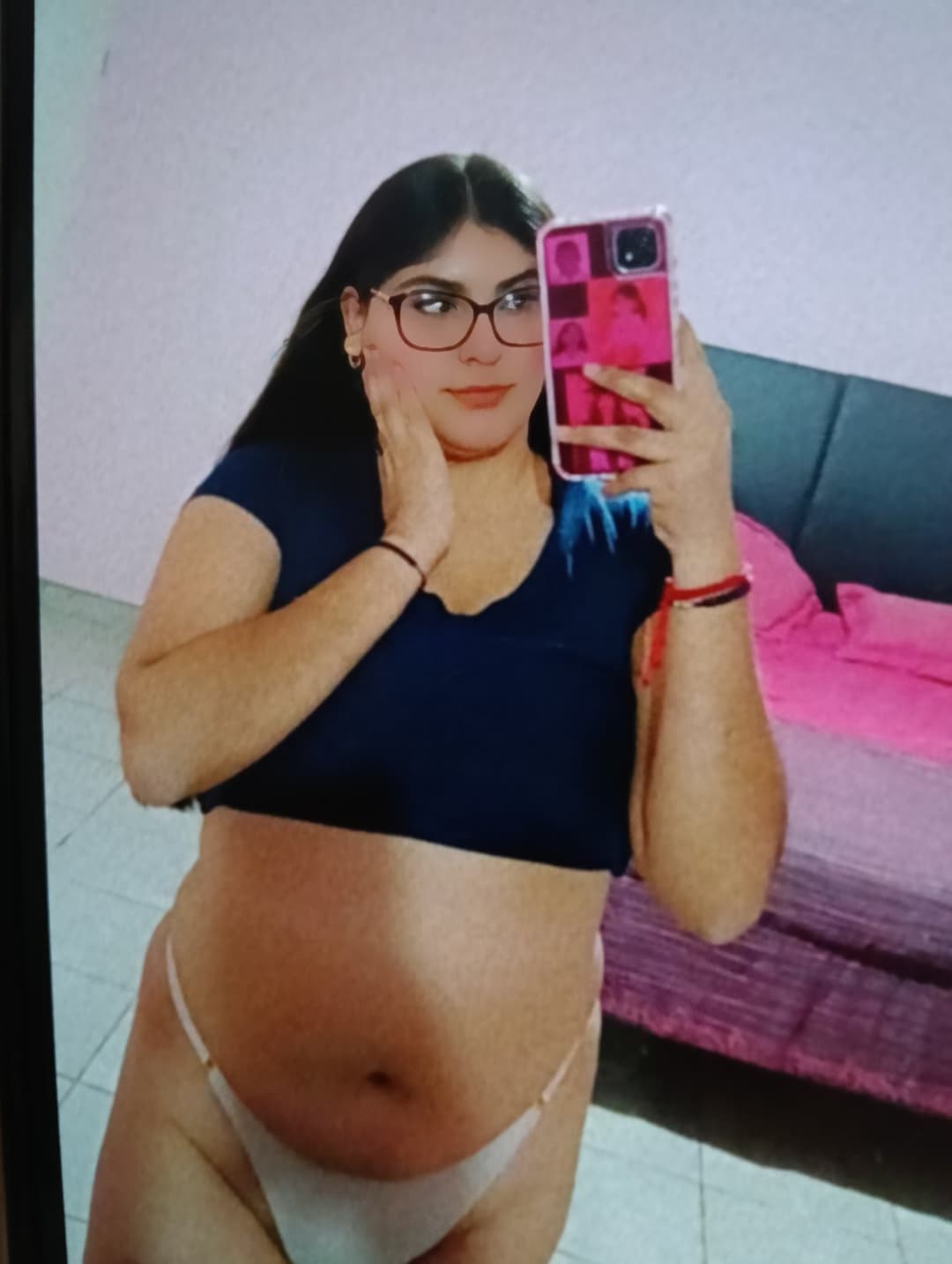 Mi madrastra victoria Arlene de 26 años puta zorra asquerosa que le encanta que le digan zorra