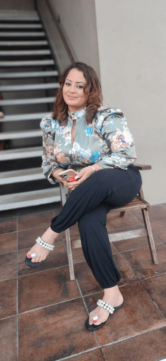 Sexy Latina milf with cute feet toes and big tits