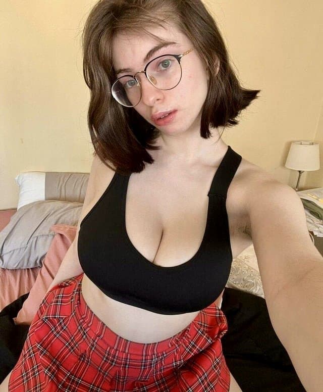 Nerdy Horny Slut With Saggy Tits and A Hairy Cunt