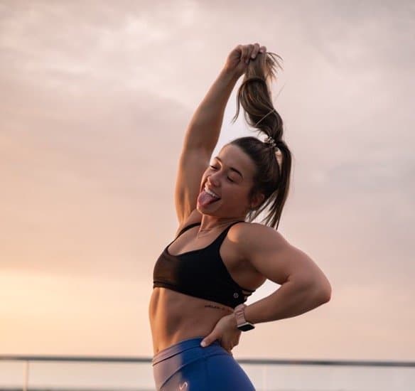 Gorgeous gorgeous girls lift heavy heavy weights
