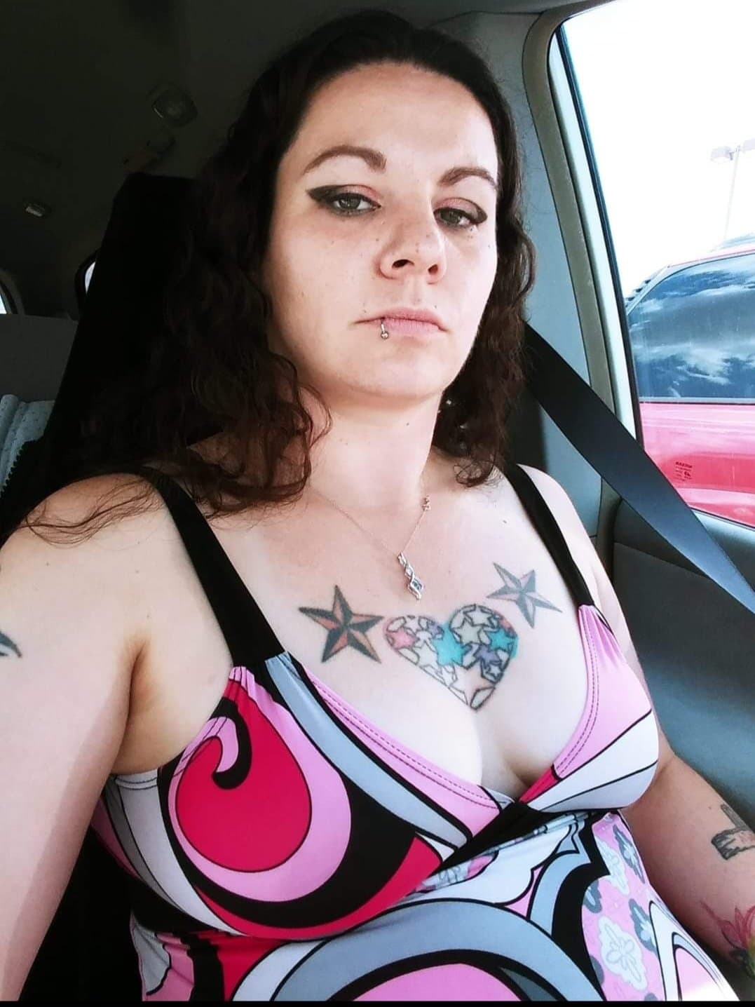 Click to view full size TON slutty trashy milf slut smoker