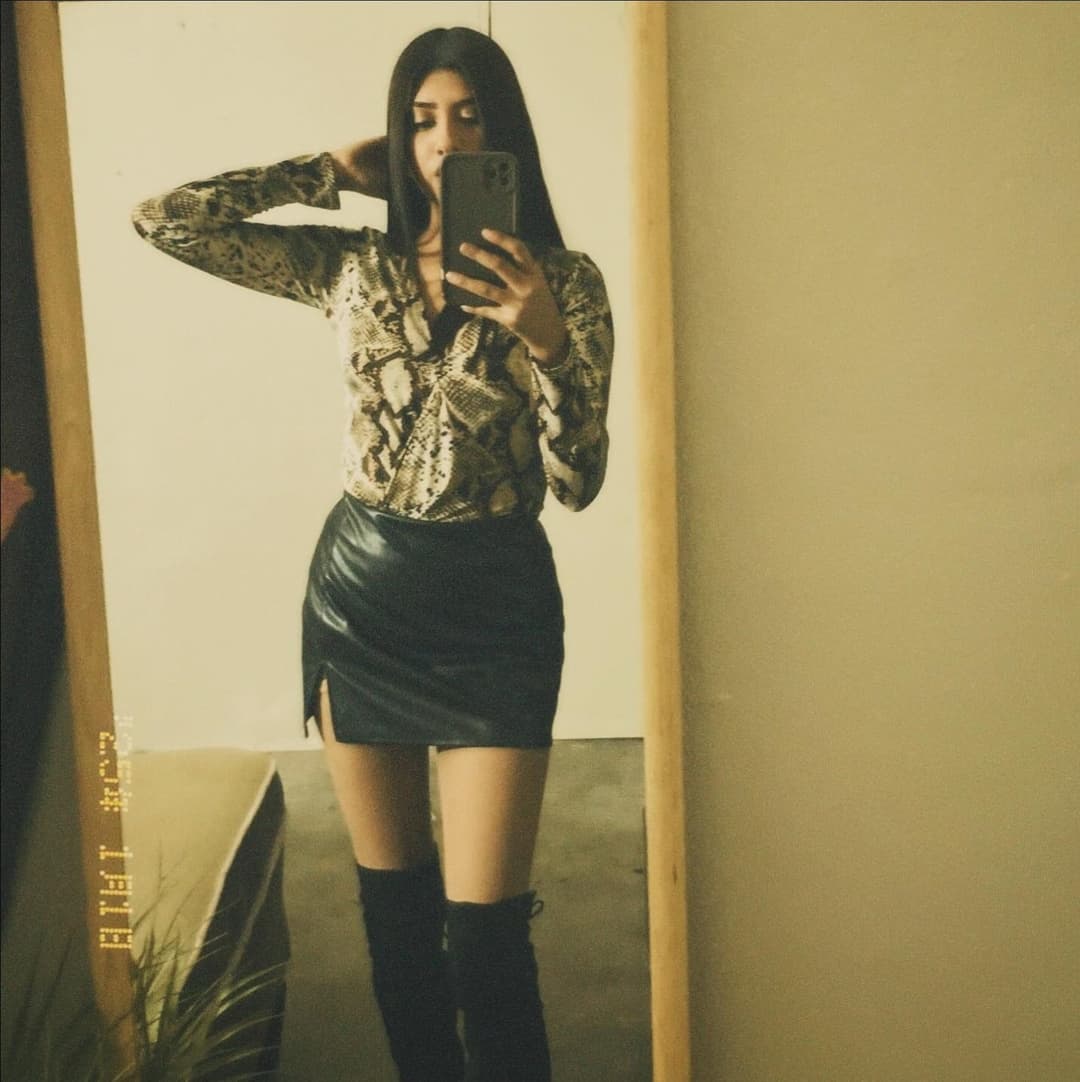 Esta latina ha de coger bien rico