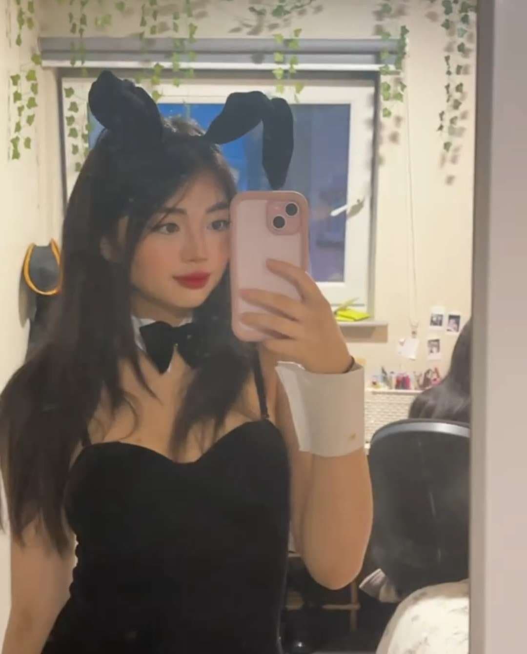 Asian Goonfuel Tea loves to make you pump your cock to her cute pics ♥️