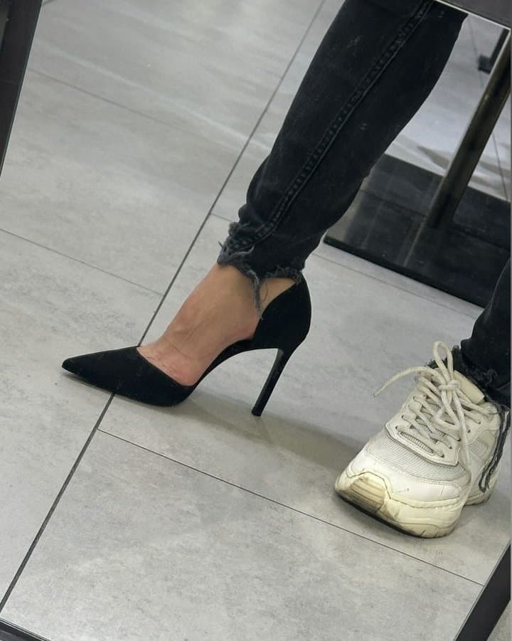 Sexy glamour feet pedicure woman sexy tits