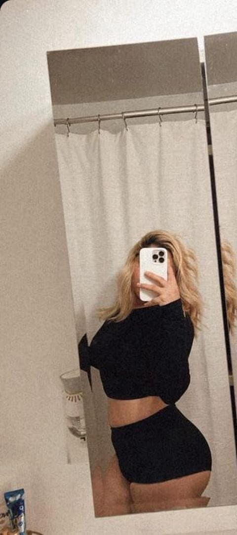 Smoking latina badiee