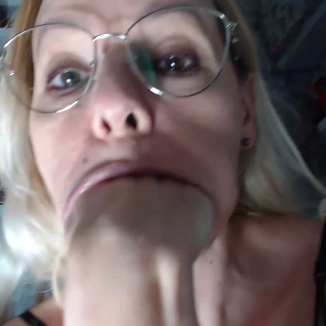 Loose holed beautiful milf