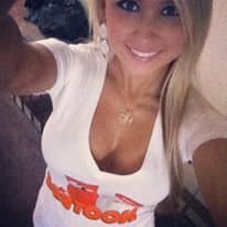 HOOTERS Waitresses
