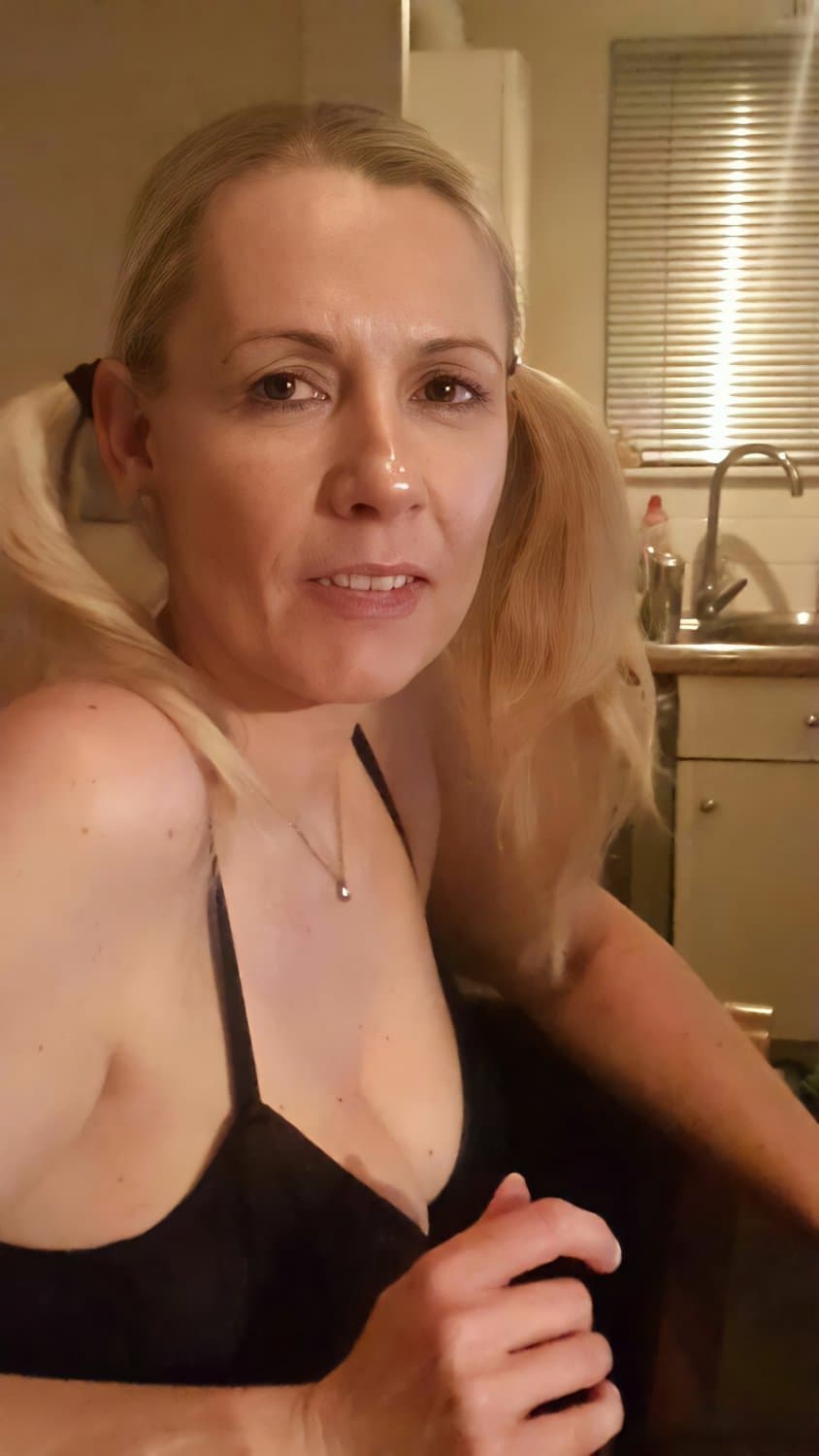 Pretty Mature UK Blonde Slag 48 From Surrey Face Big Tits Lingerie Pigtails Stockings