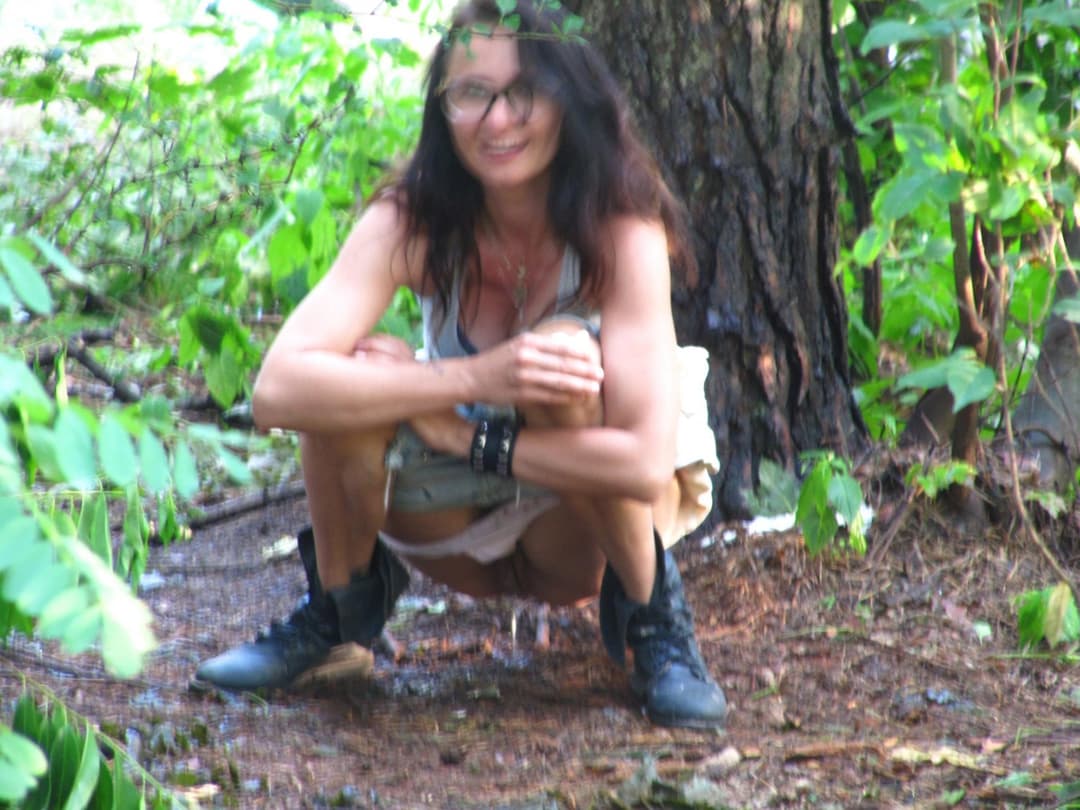 Random amateur women peeing 4