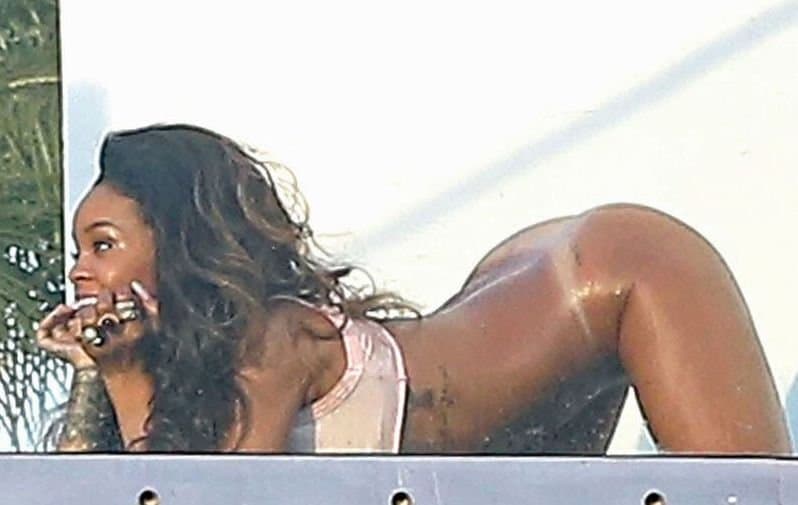 Rihanna Is Such A Beautiful Goddess Slut How Could You Not Resist A Edging Session ??