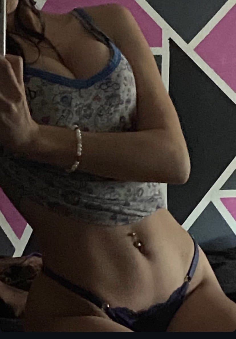 Trolas que te regalan fotos por foros (amo a la del abdomen plano)