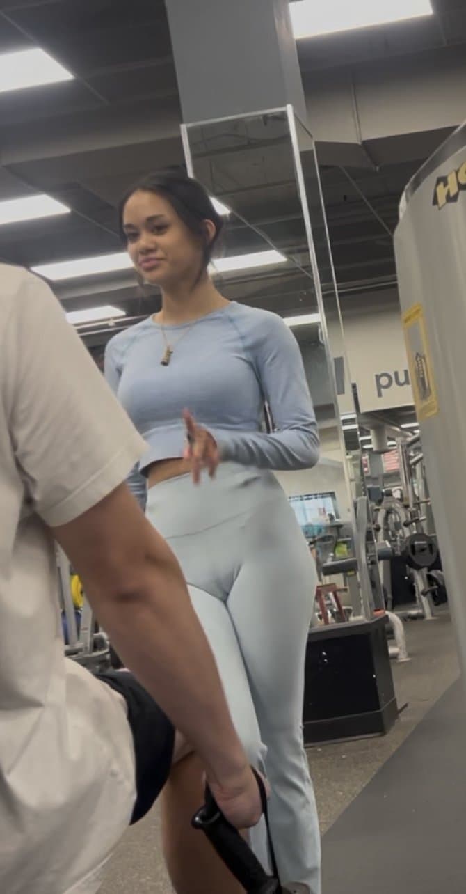 Thirsty gym babe showing off her g-string cameltoe. It was up her pussy ! Like & comment if u enjoy!
