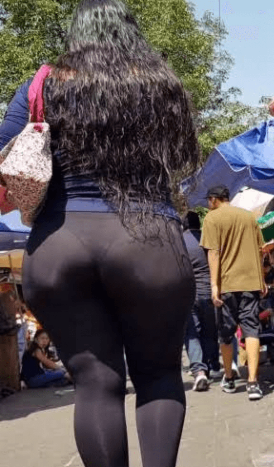 JOVITA SARABIA PASEANDOSE CON SU ENORME CULO EN LICRAS EN SU TRABAJO UNA GRAN PUTA DE LA MERCED