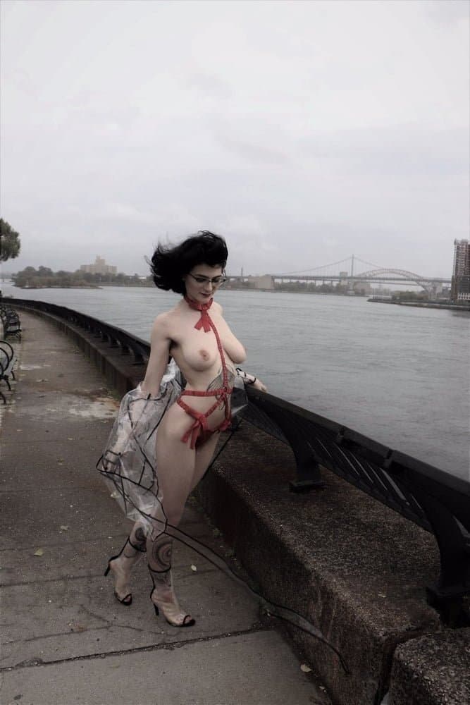 Frau Rosie Wilde (Frau Rosie Levine) nackt (1)