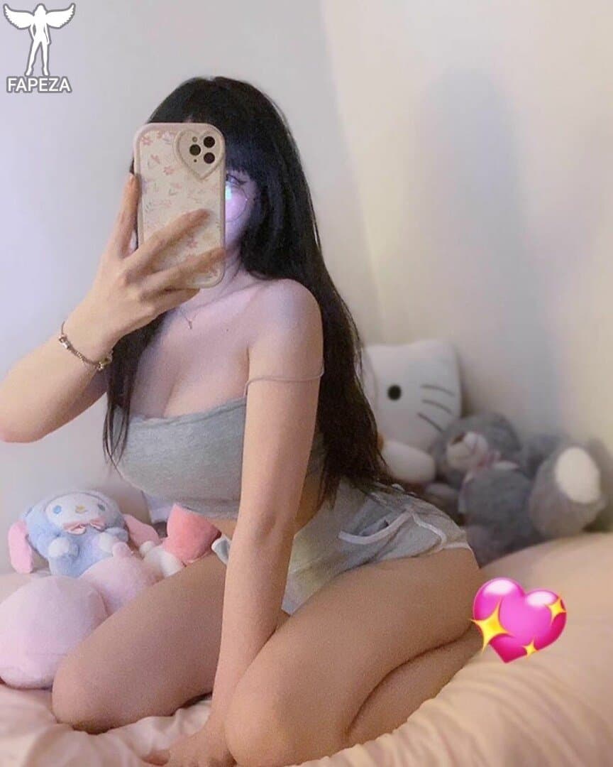 Asian Twitch streamer 4