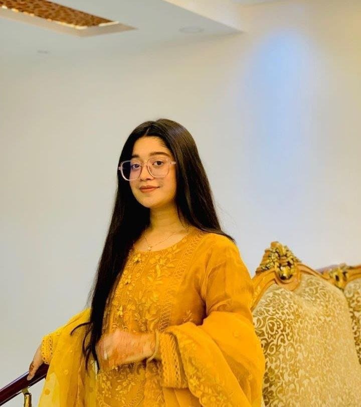 Desi Bangladeshi Cute GF Showing Rubbing Pussy